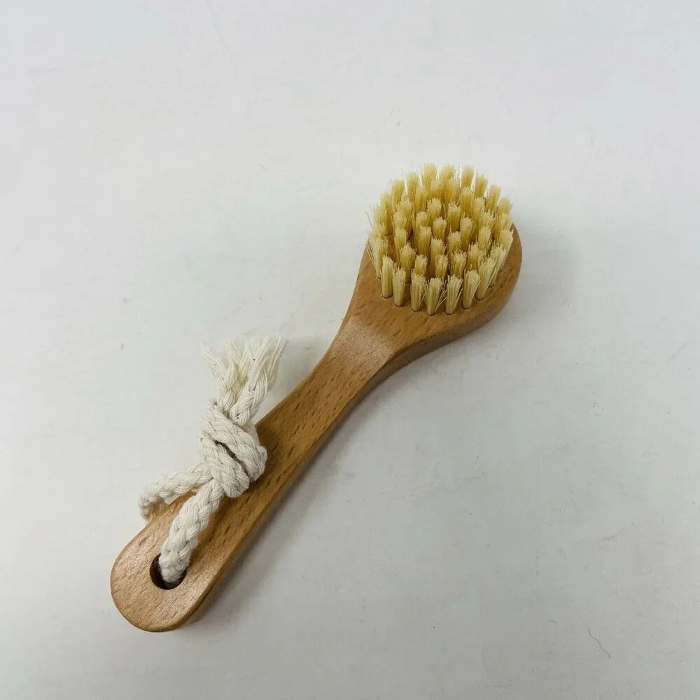 Daily Concepts Gentle Daily Face Brush for‎ Radiant Looking Polished Skin